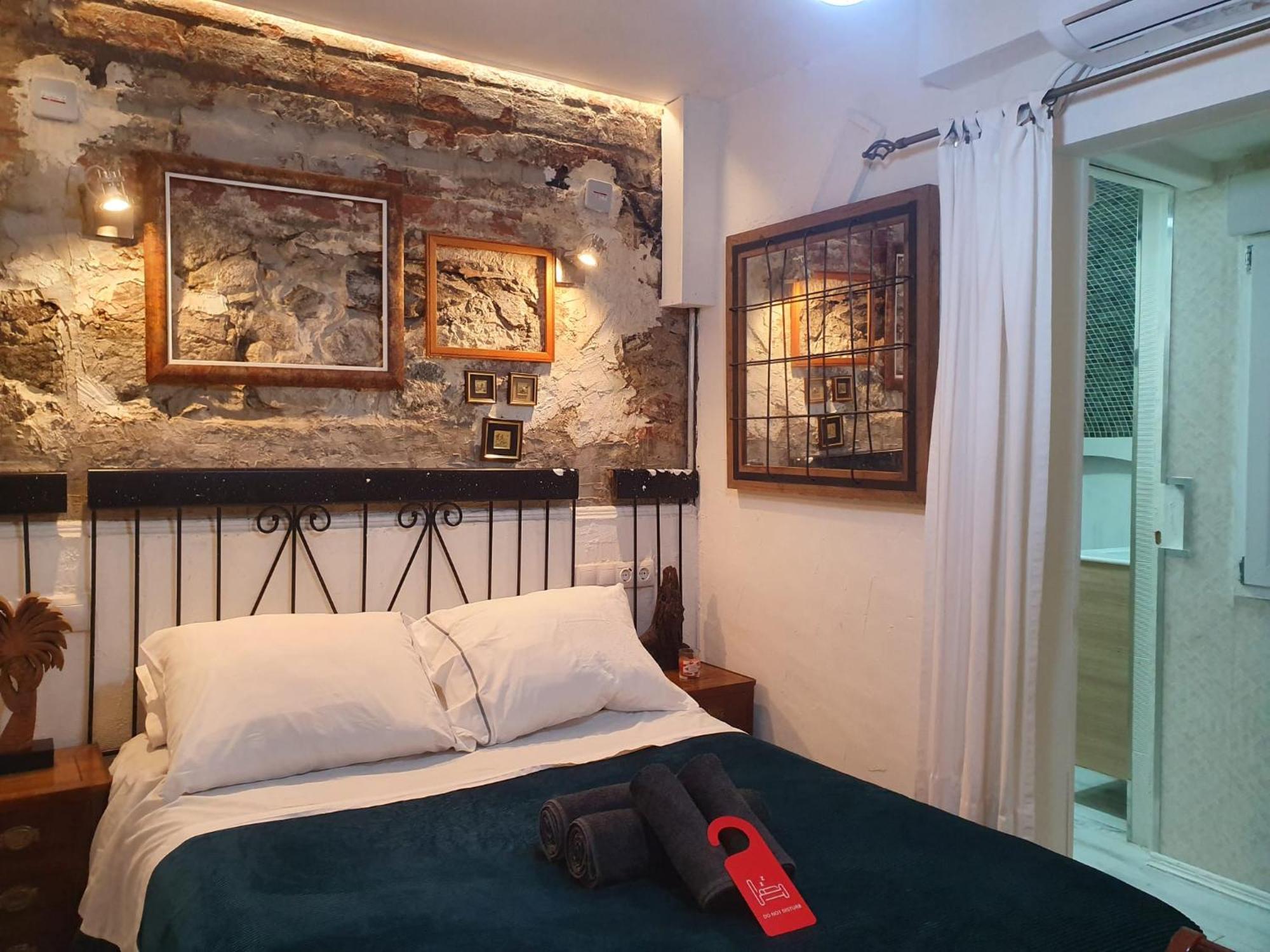 Studio Or Rooms With Private Bathroom Or Rooms With Shared Bathroom Barcelona Ngoại thất bức ảnh