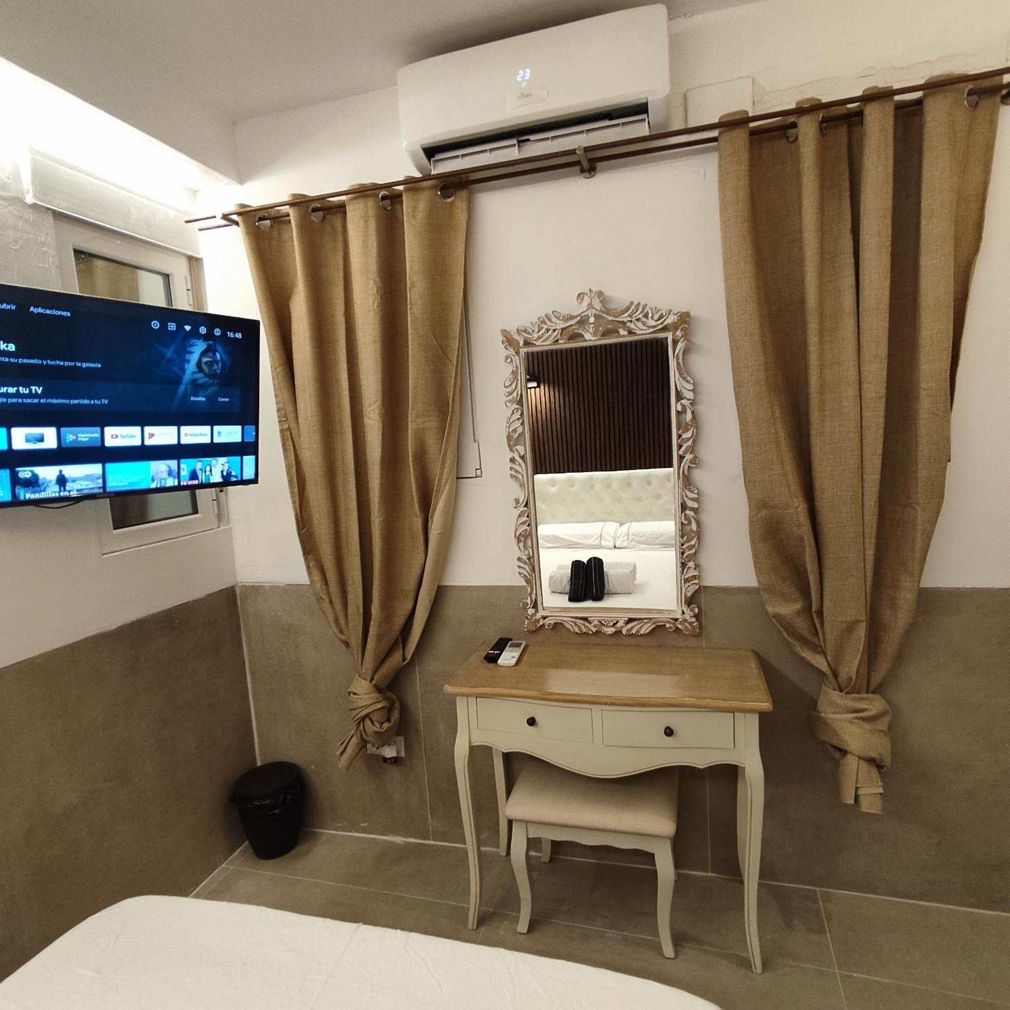 Studio Or Rooms With Private Bathroom Or Rooms With Shared Bathroom Barcelona Ngoại thất bức ảnh